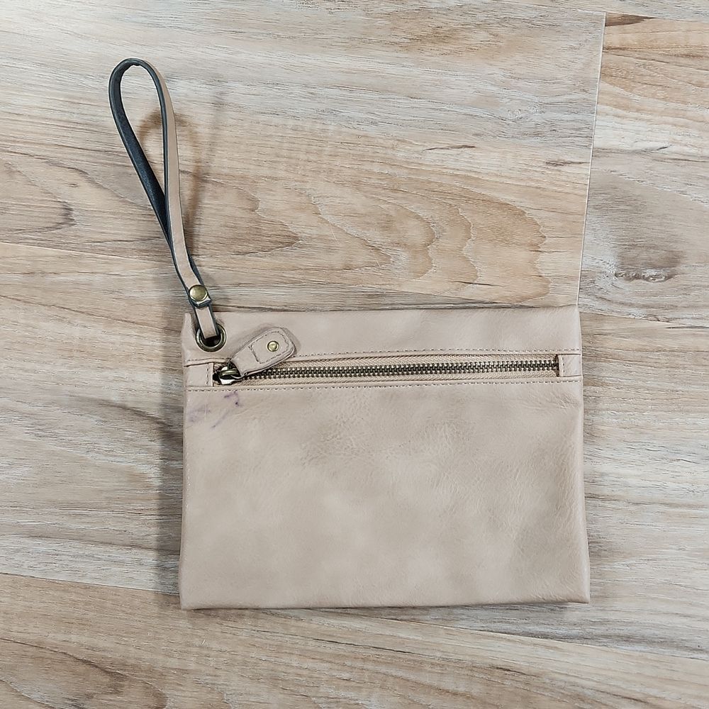 🐞Under One Sky Tan Faux Leather Wristlet Clutch